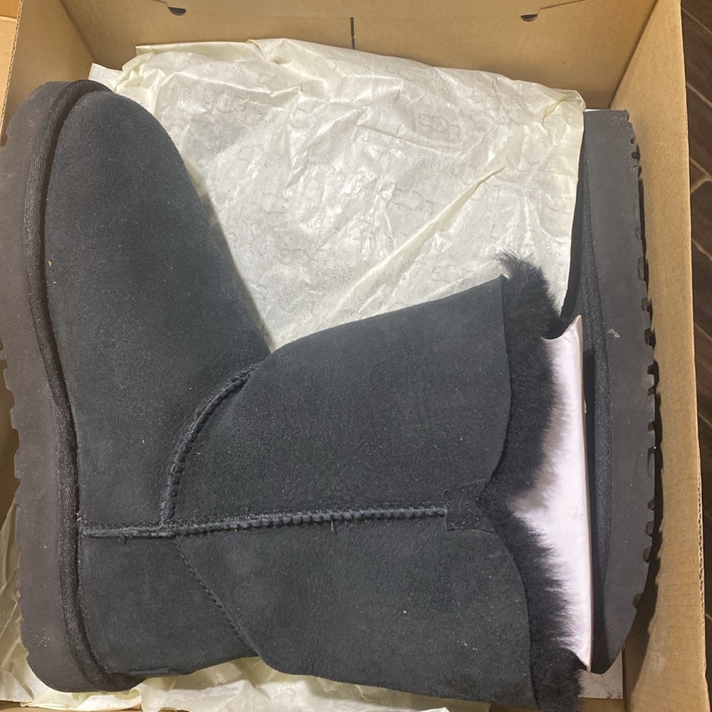 UGG Bailey Button II - Picture 3 of 7
